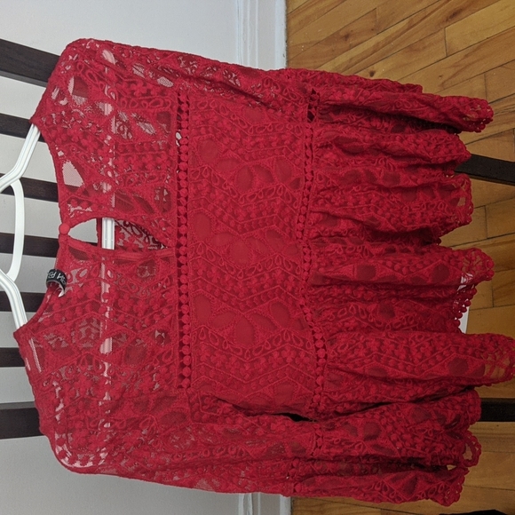 Red mesh top - Picture 2 of 2